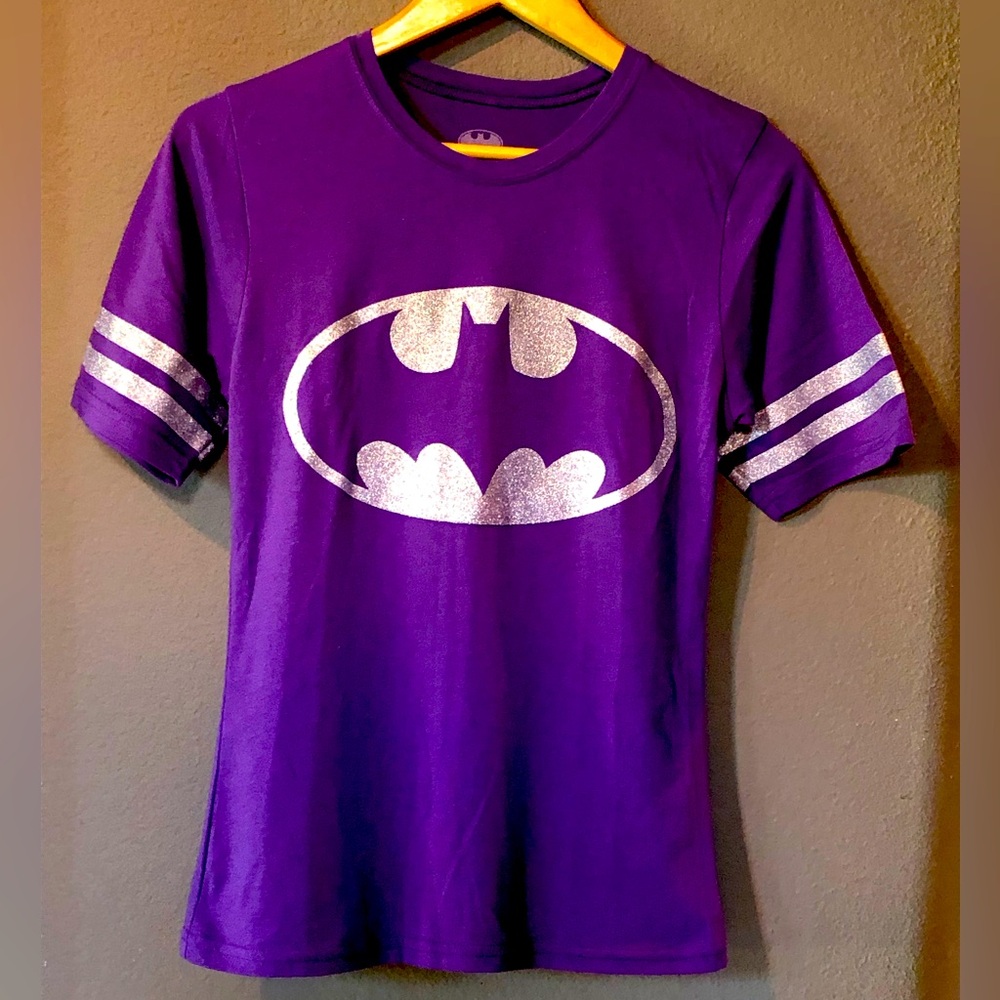 Batman Purple DC Collectable T-Shirt with Flashy Silver Batman Logo.
